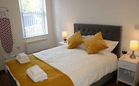 Modern Newgate Apartments - Convenient Location, Close To All Local Amenities